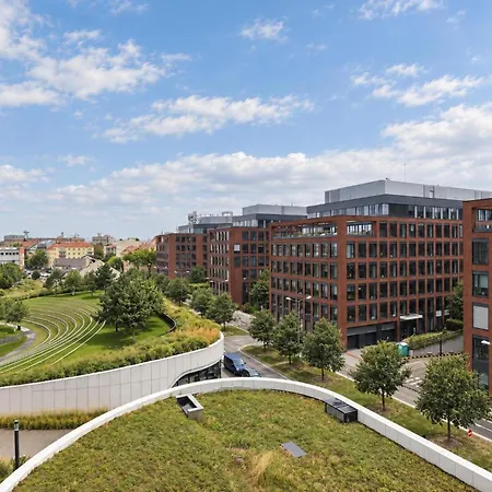Zaha Hadid'S Sky Park Apartment With Balcony & Garage Parking Pressburg